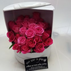ורדים בקופסא דקורטיבית
