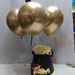 קופסת ורדים עם בלונים